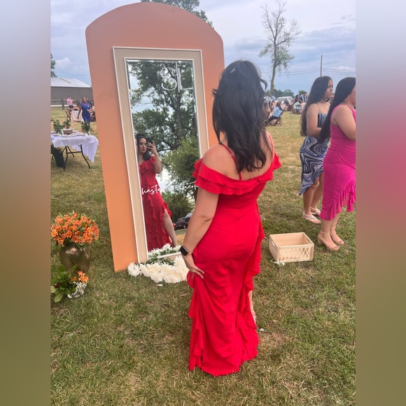 Red ruffle trim maxi dress - Picture 2 of 3